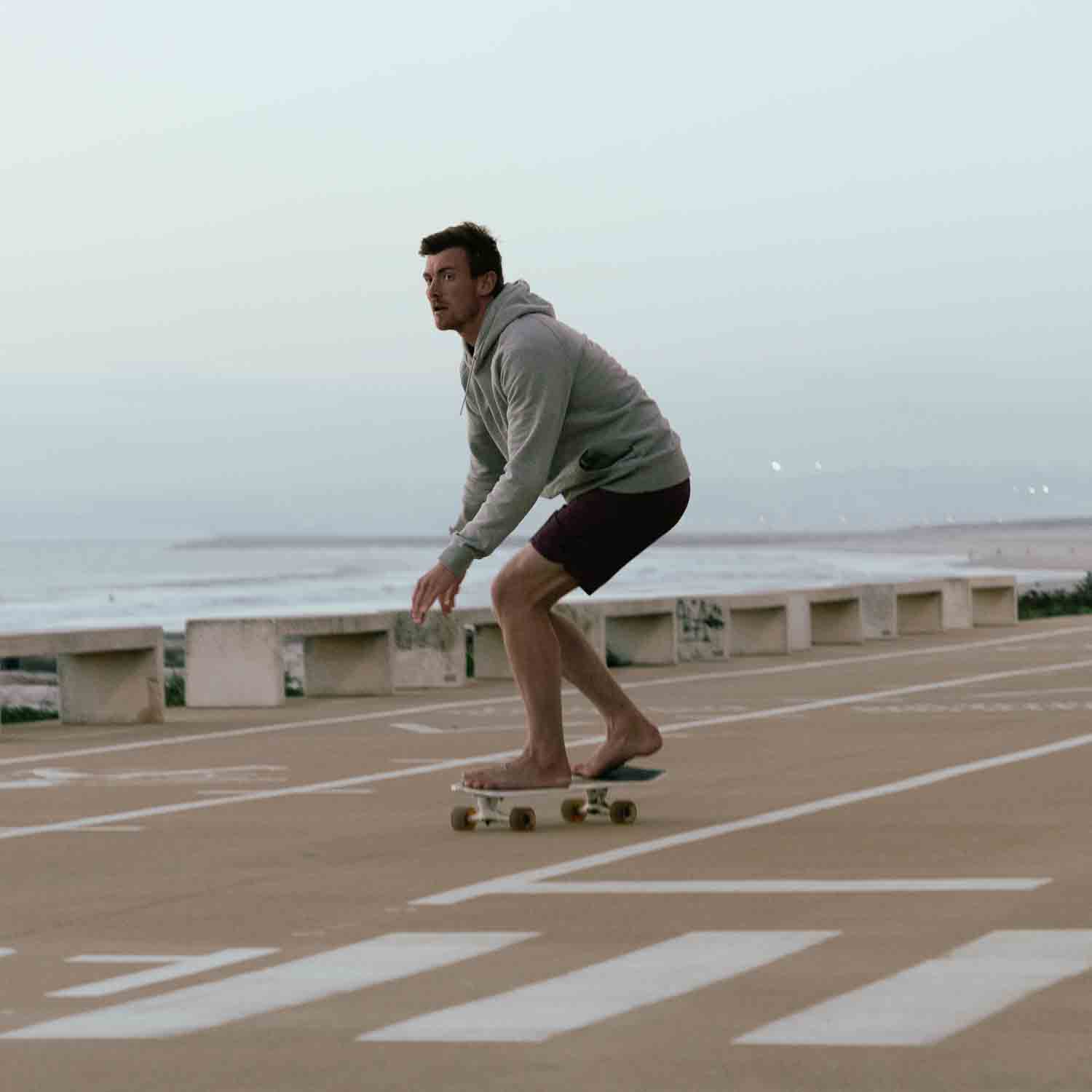 Dominik Mangliers is surfskating on the beach walk in Caparica, Portugal